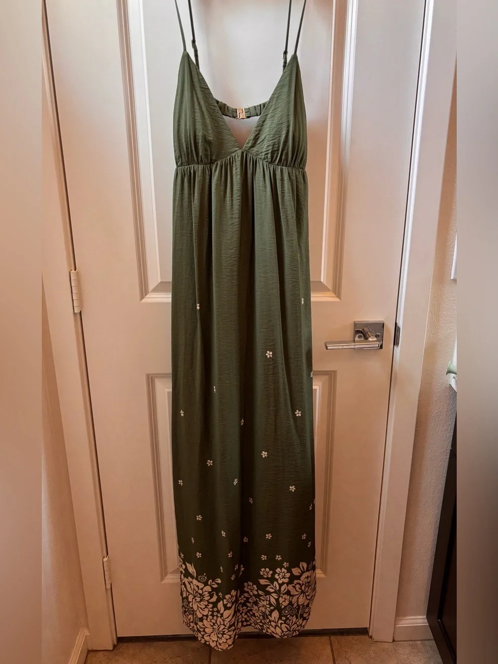 Abercrombie & Fitch Women's Bra-Free Clasp-Back Flowy Maxi Dress with Pockets
